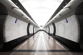 现代地铁站图片