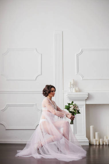 闺房。早晨的新娘。婚礼概念