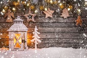 圣诞装饰木制背景上图片