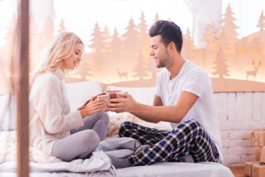 男子給他的女朋友禮物