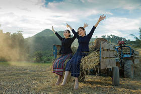 在球场上的快乐农夫