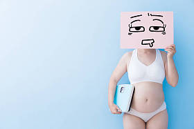 胖女人带累了的广告牌图片