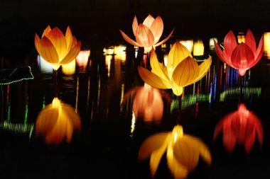 蓮花形燈