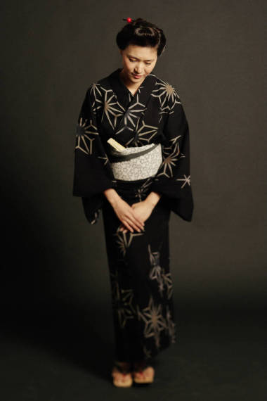 日本服裝的女人