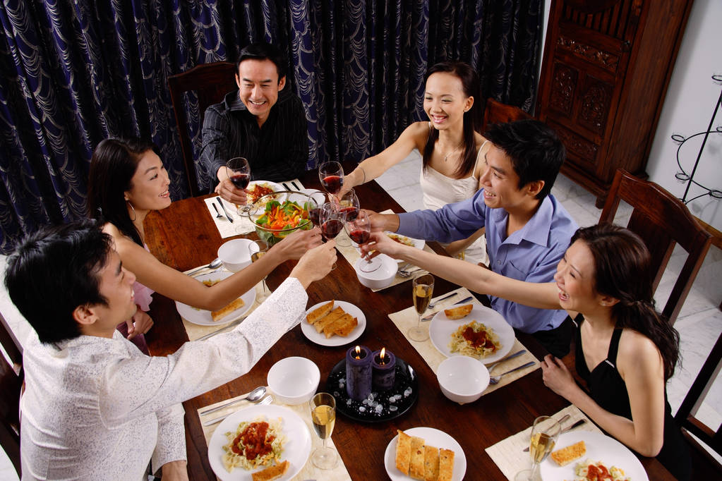 在一次宴会上成人图片