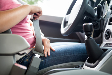 一輛汽車安全帶圖片