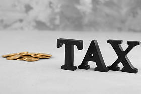 税收概念与硬币图片