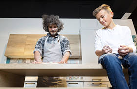 可爱的男孩，与他的父亲