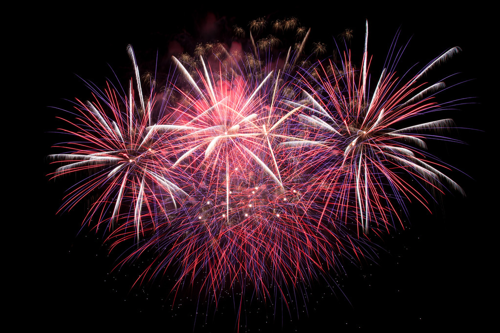 炫彩红色焰火图片 炫彩红色焰火图片