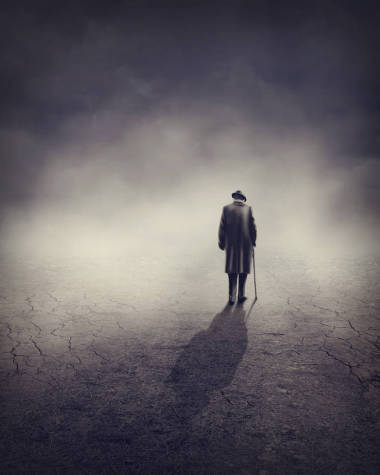 老人一個人去圖片