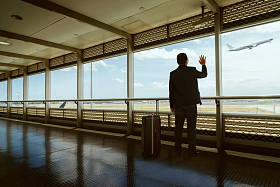 年轻的商人，在机场