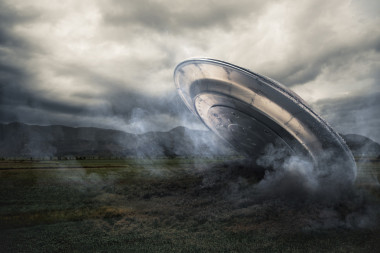ufo 墜毀對作物的字段圖片