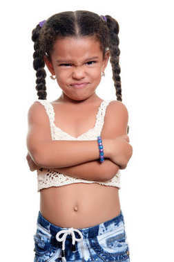 張生氣的臉上白色孤立的非洲裔美國小女孩