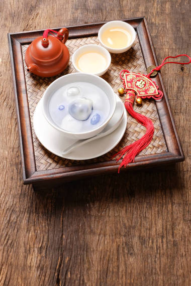 唐 Yuan(sweet dumplings) 充滿黑芝麻