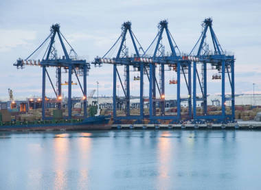 巴哈马岛的港口起重机图片