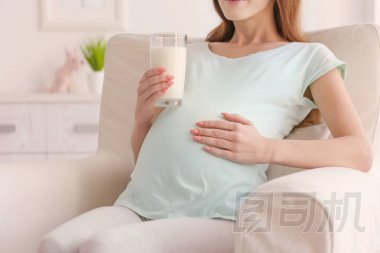 年輕孕婦