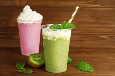 美味的水果雞尾酒奶油