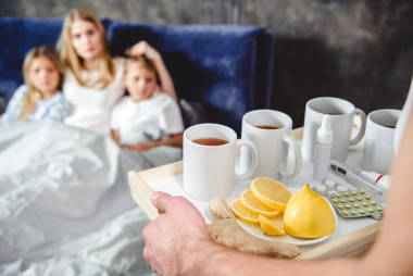 男人帶來家庭醫(yī)學(xué)圖片