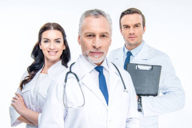 三個(gè)相信醫(yī)生圖片