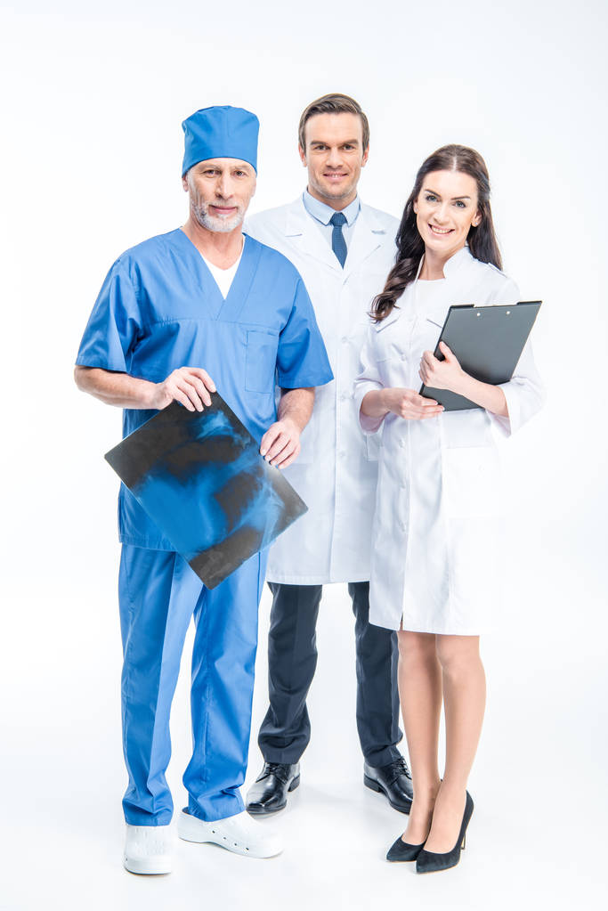 三个相信医生图片