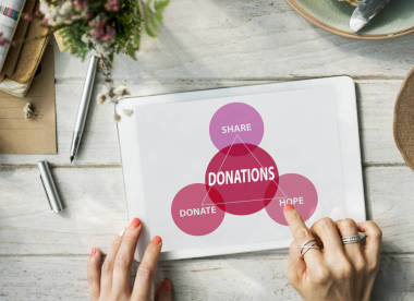 使用平板電腦的女人圖片