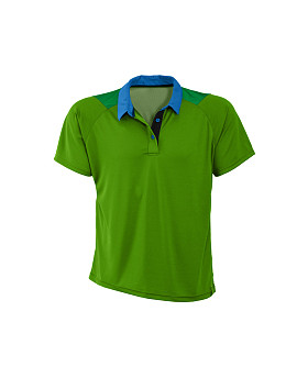 polo 衫。在白色背景上