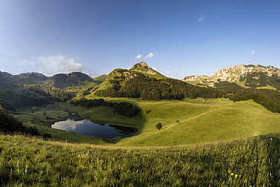 Orlovacko 湖中苏国家公园 Zelengora 山