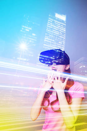 女人玩 Vr 耳机