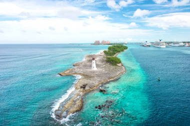 大海和天空。美丽的风景图片