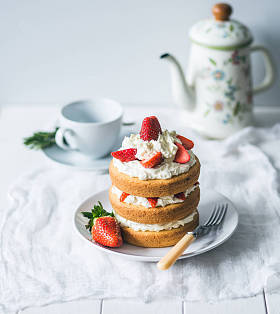 美味的蛋糕草莓 图片