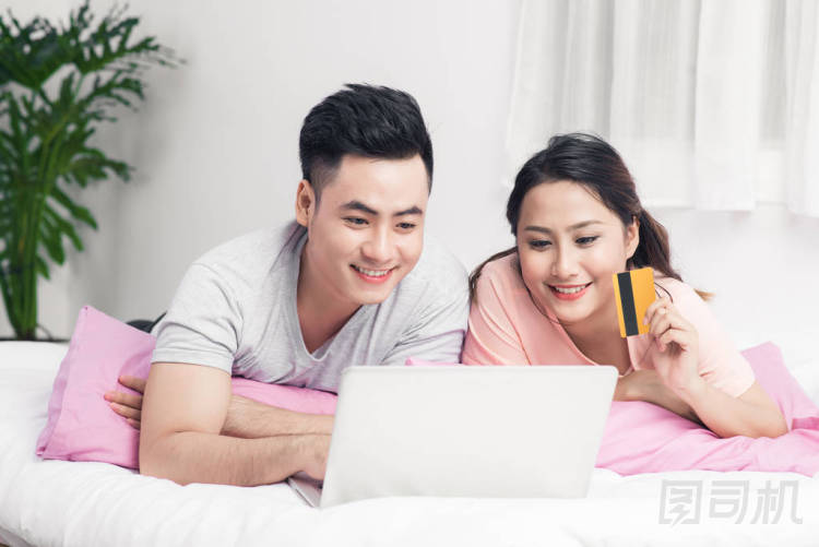亞洲的年輕夫婦圖片