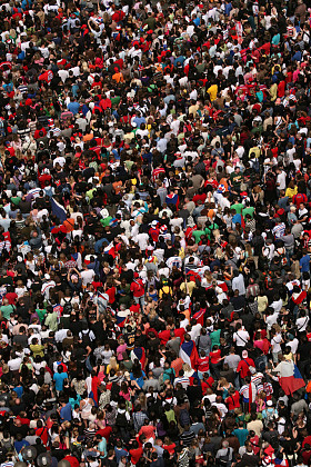 庞大的人群图片