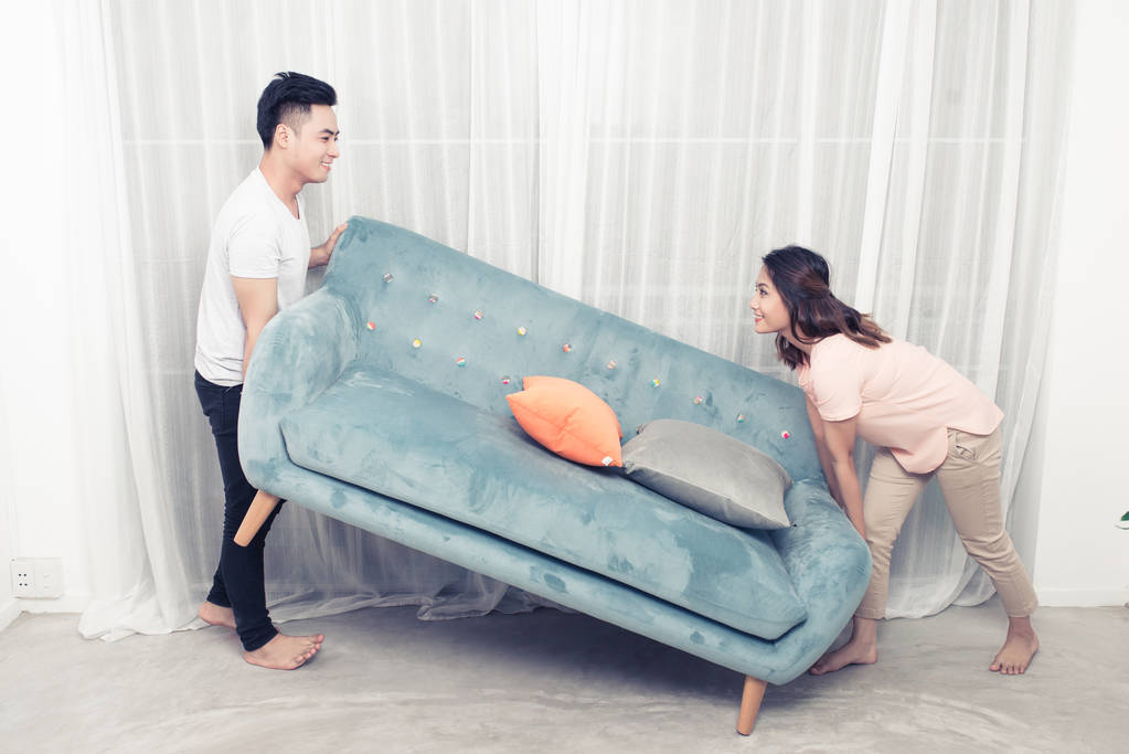 亚洲的年轻夫妇图片