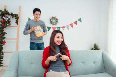 圣誕節(jié)對亞裔夫婦