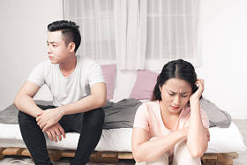 亚洲的年轻夫妇图片