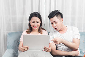 亚洲的年轻夫妇图片