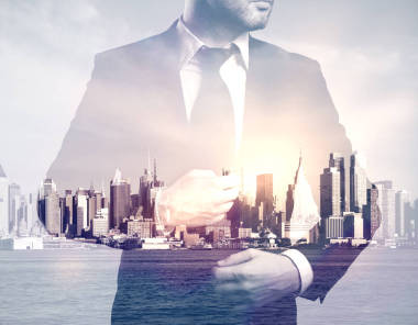 城市背景下的人照片