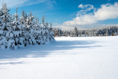 寒冬山水風(fēng)景與平縣和森林
