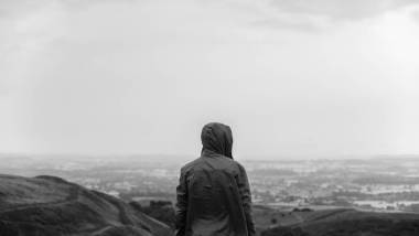 在山中的年轻人