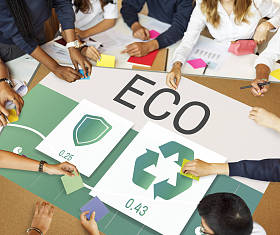 学生在大学头脑风暴