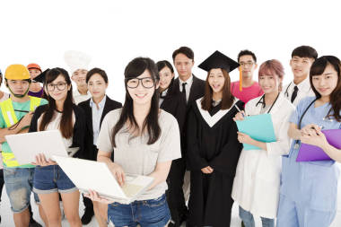 快樂的青年群體和不同的人有不同的工作