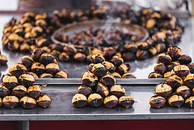 烤栗子户外烹饪