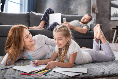 母親和女兒繪圖圖片