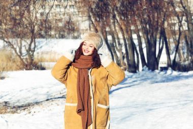 美麗的年輕女子