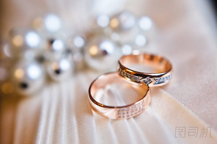金結(jié)婚戒指圖片