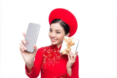 在傳統(tǒng)的節(jié)日服裝的亞洲美女圖片