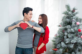 圣诞节对亚裔夫妇