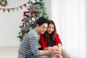 圣诞节对亚裔夫妇