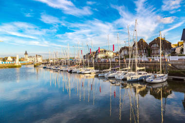 特魯維爾與拉圖克河