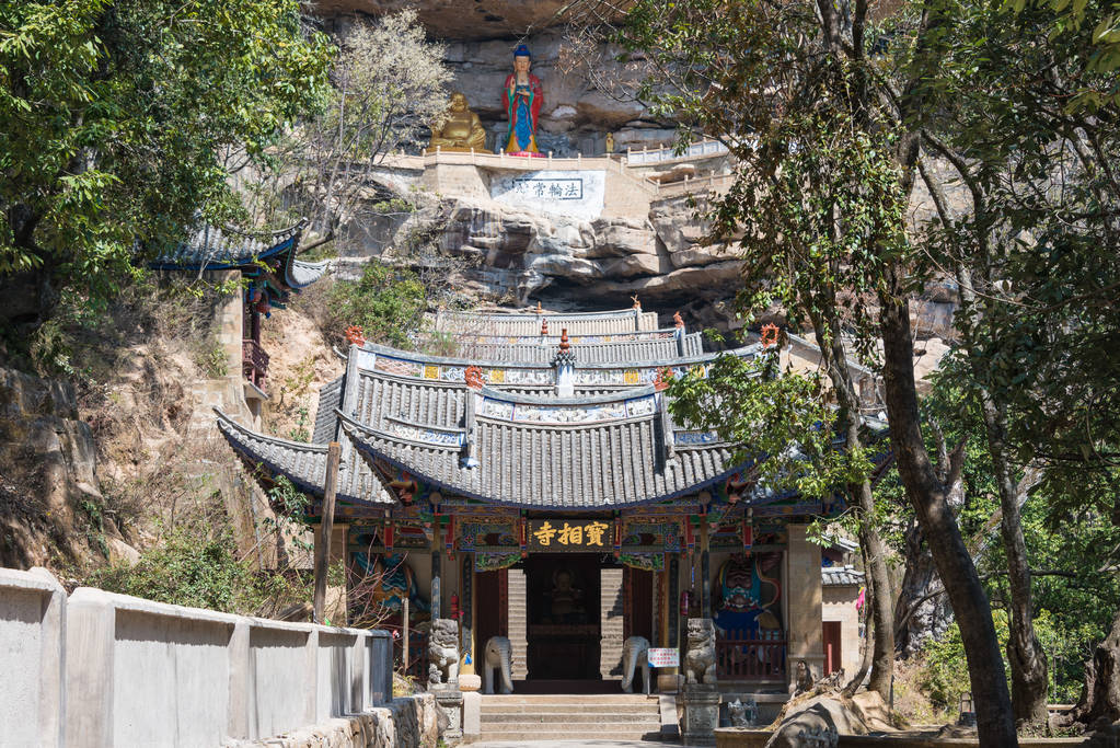 云南、 中国-2015 年 3 月 21 日︰ 宝寺石 Mountain(Shibaoshan Shiku)。云南省剑川市著名历史遗